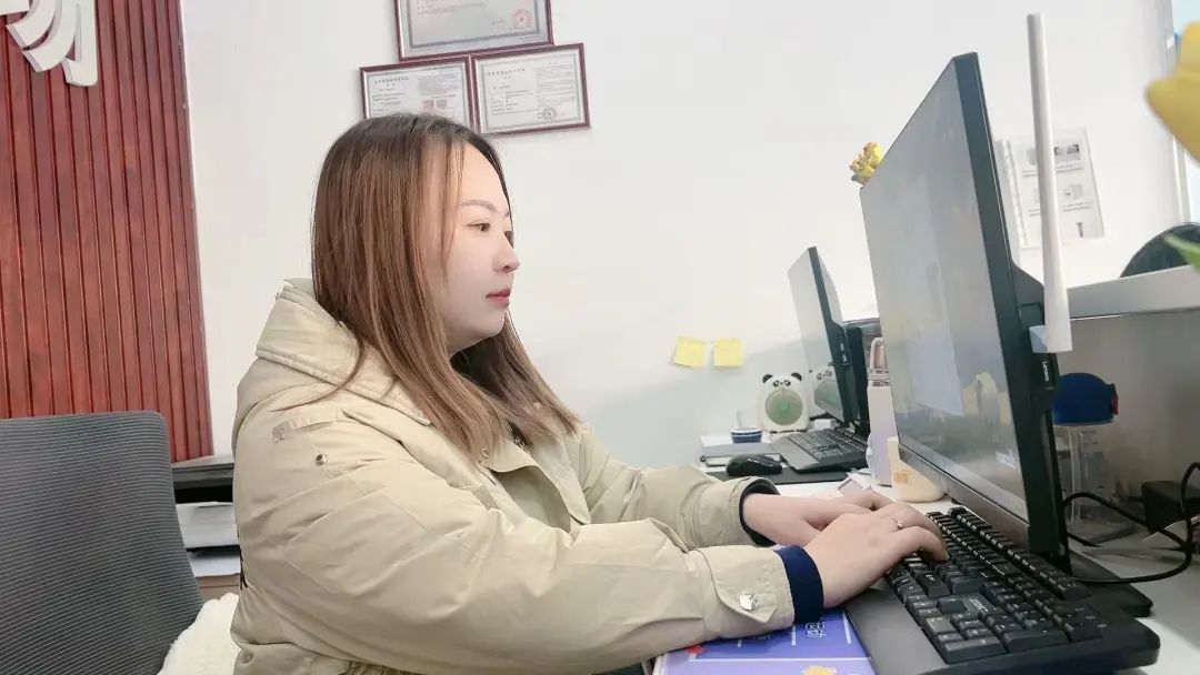 走近(jìn)榜樣人(rén)物(wù)|德行(xíng)天下(xià)人(rén)力資源蔡甸分(fēn)公司李沖:人(rén)力資源行(xíng)業(yè)，是(shì)微(wēi)光(guāng)，也(yě)是(shì)力量。